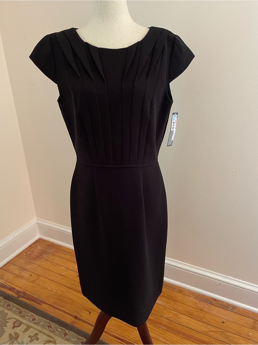 NWT Tahari Arthur S Levine Black Pleated Sheath Dress Size 8 Career Office